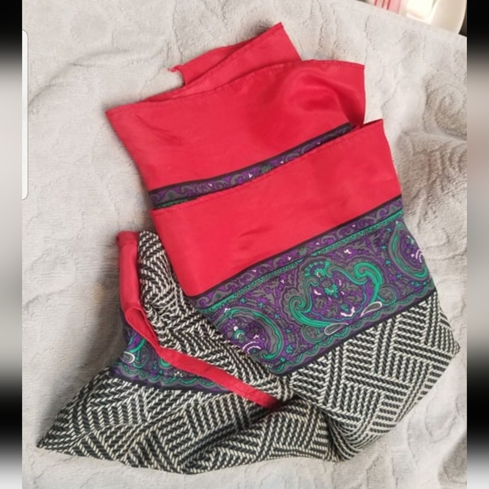 Like New Womens Red and Purple Swirl Border Print Satin Scarf One Size